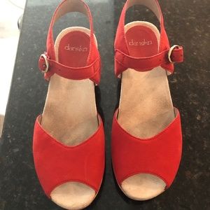 Dansko Charlotte Milled Nubuck Cork red sandals 38